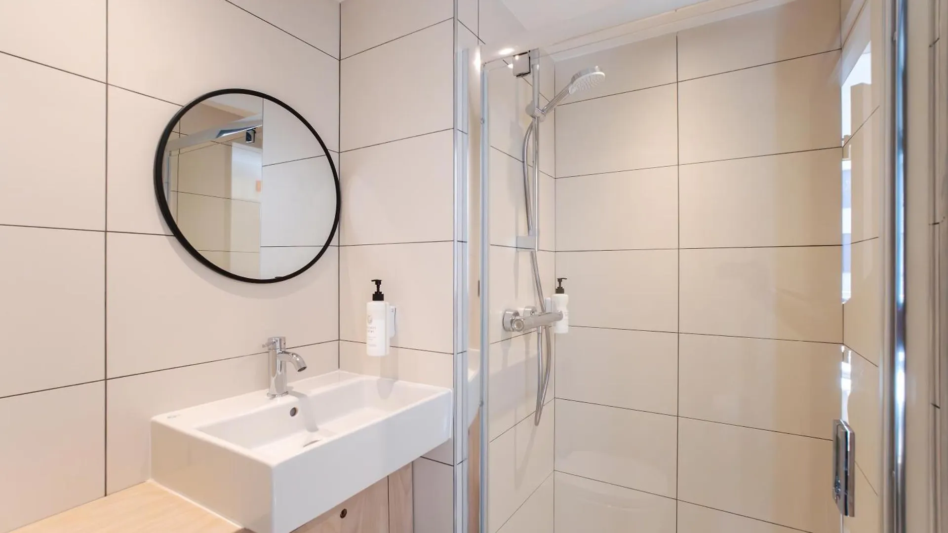 Easyhotel Marseille Euromed 2*,