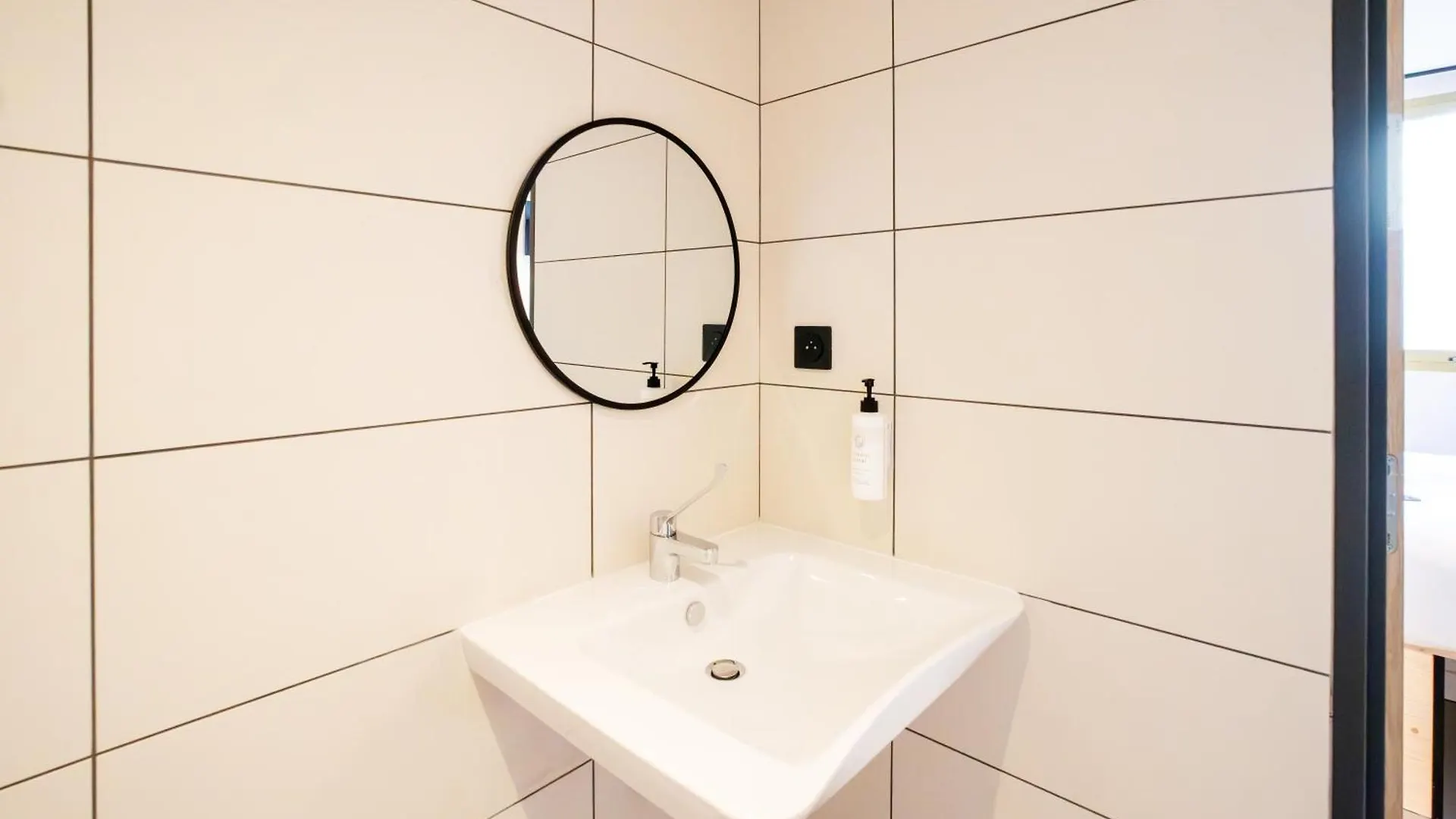 Easyhotel Marseille Euromed Hotel